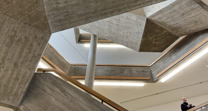 Architekturexkursion Dreiländereck 2.24 _Basel_Universitätsbibliothek Foyer_03