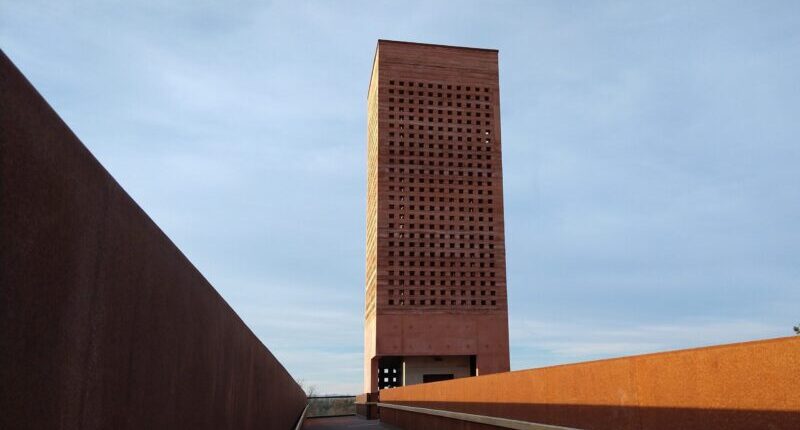Architekturexkursion Februar 2024 | Dreiländereck | Neuenburg_02 | Bertholdturm | Parkhaus