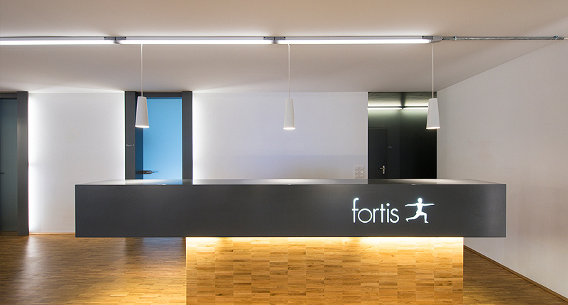 Physiotherapiepraxis mit Trainingsbereich